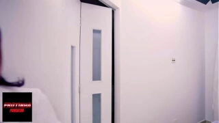 A linda secretária veio até a minha casa, caiu nos meus encantos e fodemos na cama